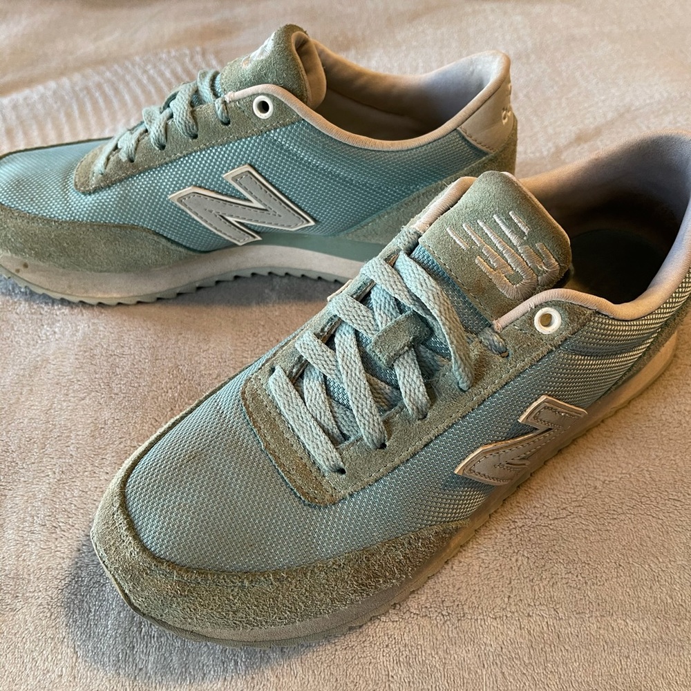 WOMEN’S NEW BALANCE SNEAKERS size 8.5